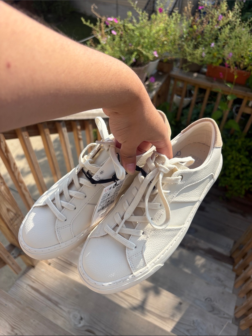 Zara Cream Low-Top Lace-Up Sneakers
